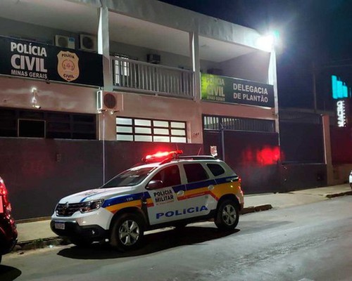 Homem é preso após ameaçar matar a namorada na frente dos policiais em Patos de Minas