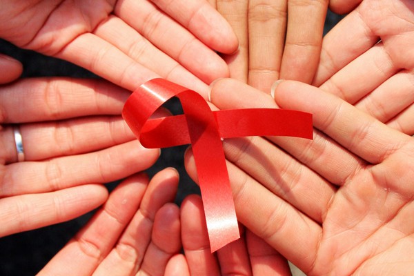 O vírus da AIDS ainda está por aí... E não se pode descuidar...
