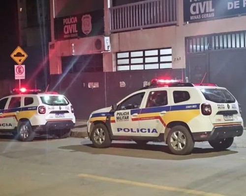 Acusado de furto é encontrado no alto de uma árvore, acaba caindo e casal é preso em Patos de Minas