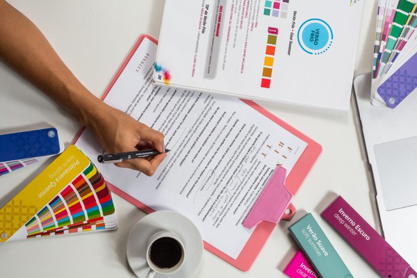 Não é mágica, mas a análise de coloração pessoal transforma sua beleza; saiba mais