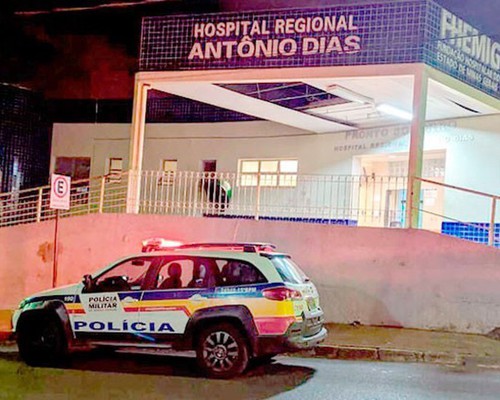 Jovem é baleado na praça da igreja do Bairro Nossa Senhora de Fátima; atiradores estão sendo procurados