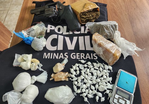 Homem é preso por tráfico de drogas e posse de arma em São Gotardo