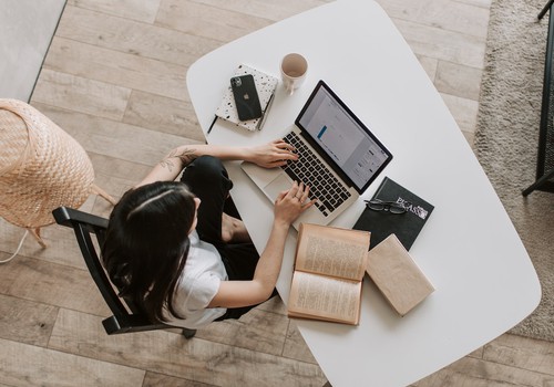 Como resumir um texto de forma correta utilizando um resumidor online?