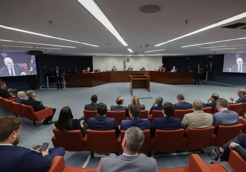 Por unanimidade, turma do STF torna Bolsonaro e mais 7 réus por golpe